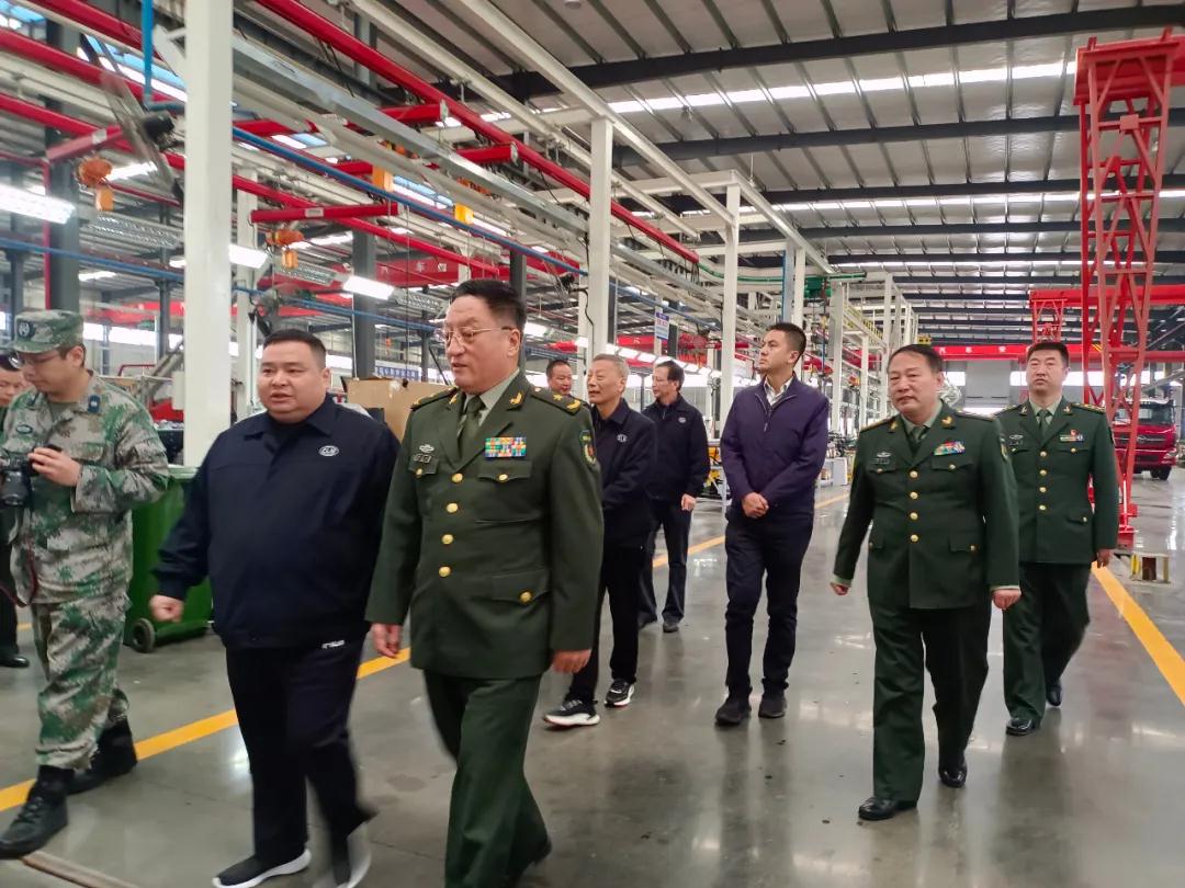 省委常委、省軍區(qū)政委視察我公司應(yīng)急產(chǎn)業(yè)發(fā)展?fàn)顩r